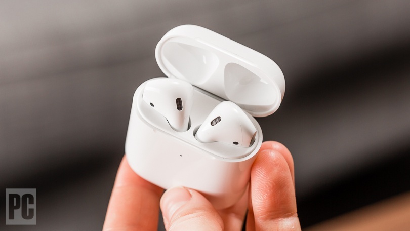 Apple AirPods With Wireless Charging Case 2137