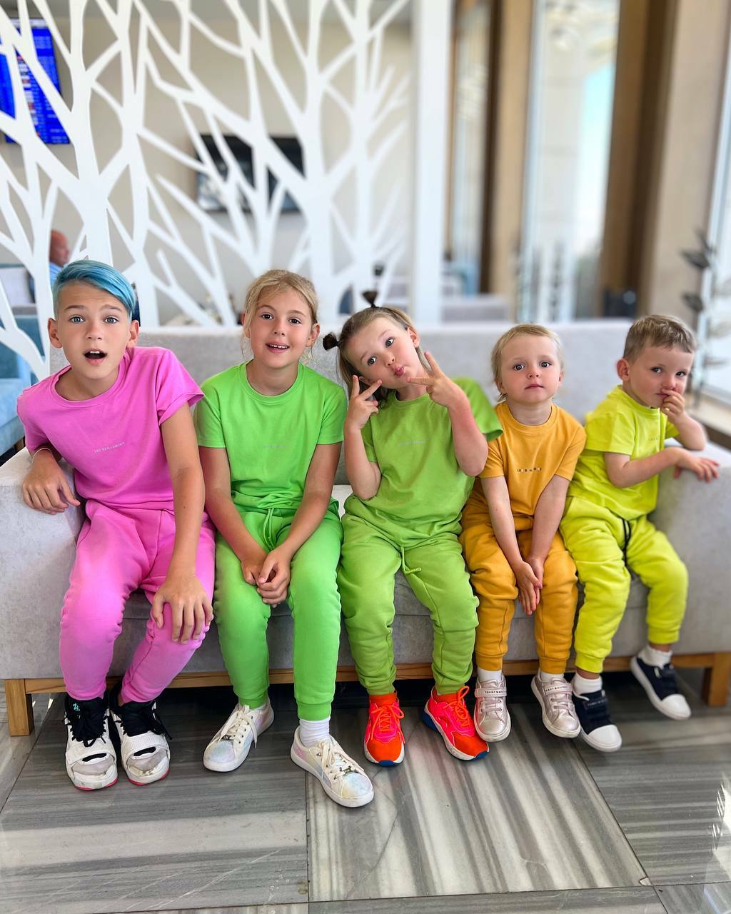 Vania Mania Kids: five children sitting on a couch in size order dressed in bright solid colors