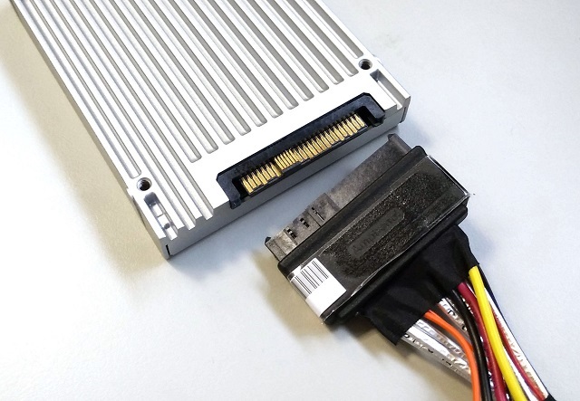 Intel SSD 750 Series (Connector)