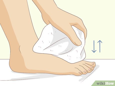 Image titled Cure Toenail Fungus with Vinegar Step 4