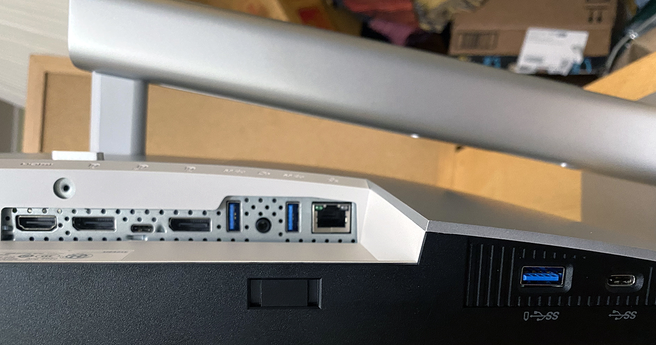 Dell UltraSharp 24 USB-C Hub Monitor (U2421E) ports