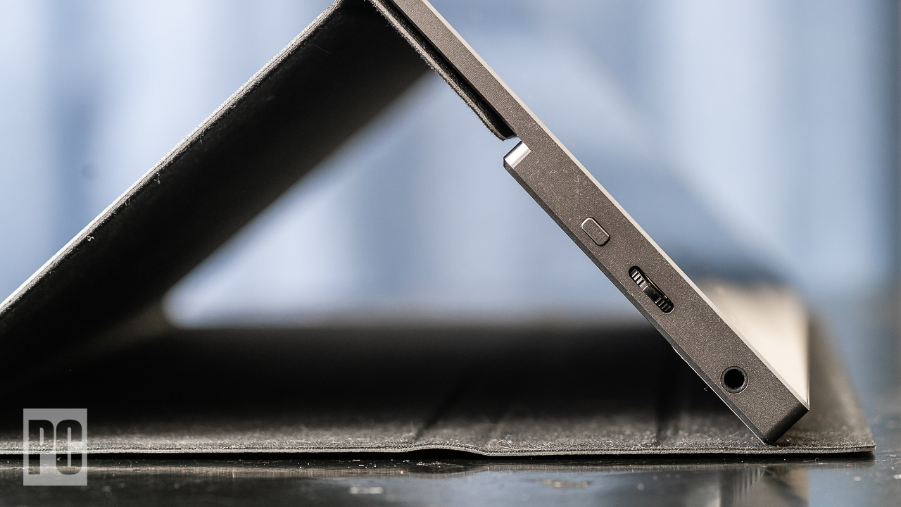 MSI Optix MAG161V Left Edge Ports