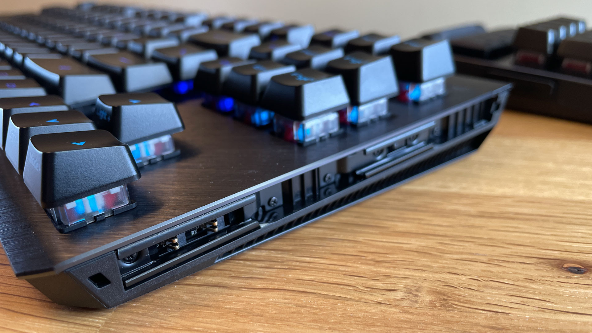 Asus ROG Claymore II Wireless Keyboard core contacts