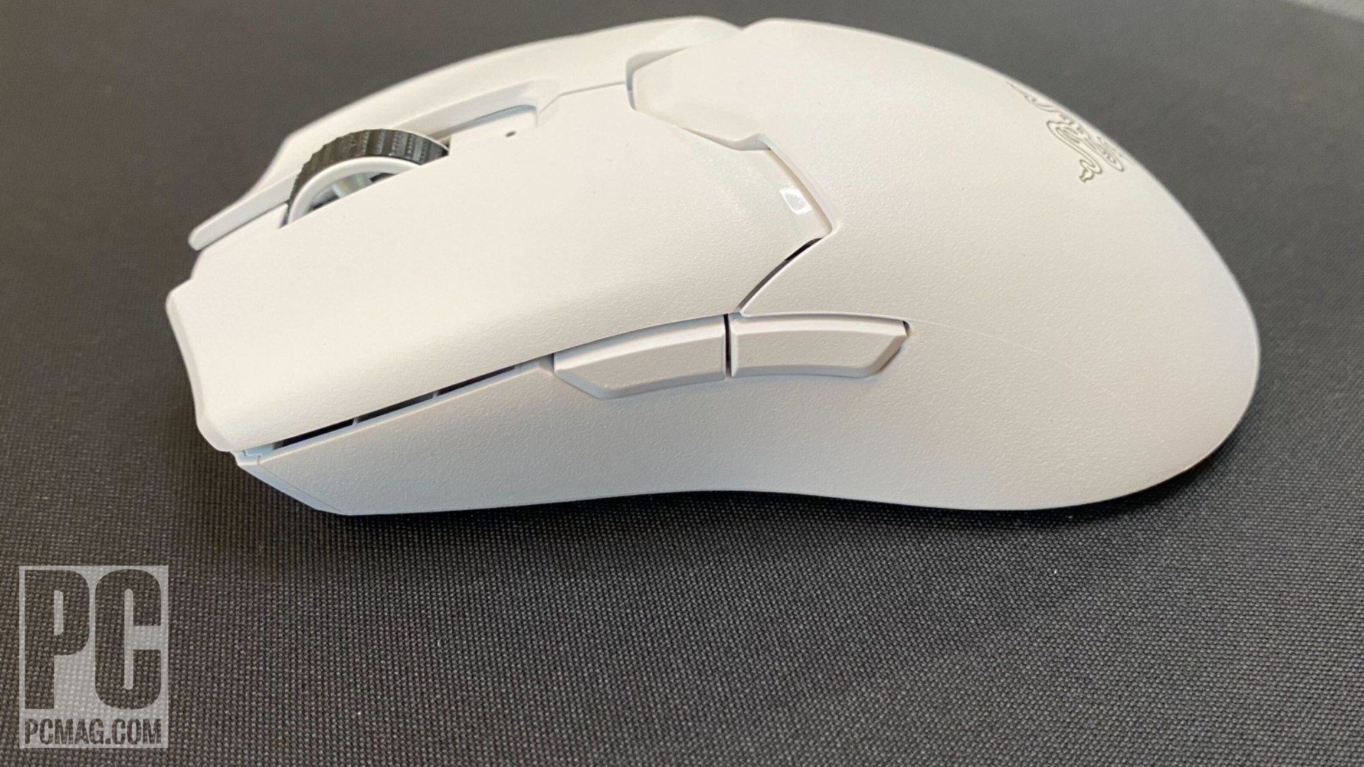 Razer Viper V2 Pro side buttons