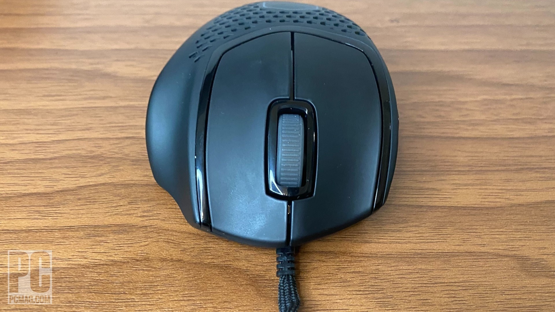 Cooler Master MM720 Gaming Mouse scroll wheel