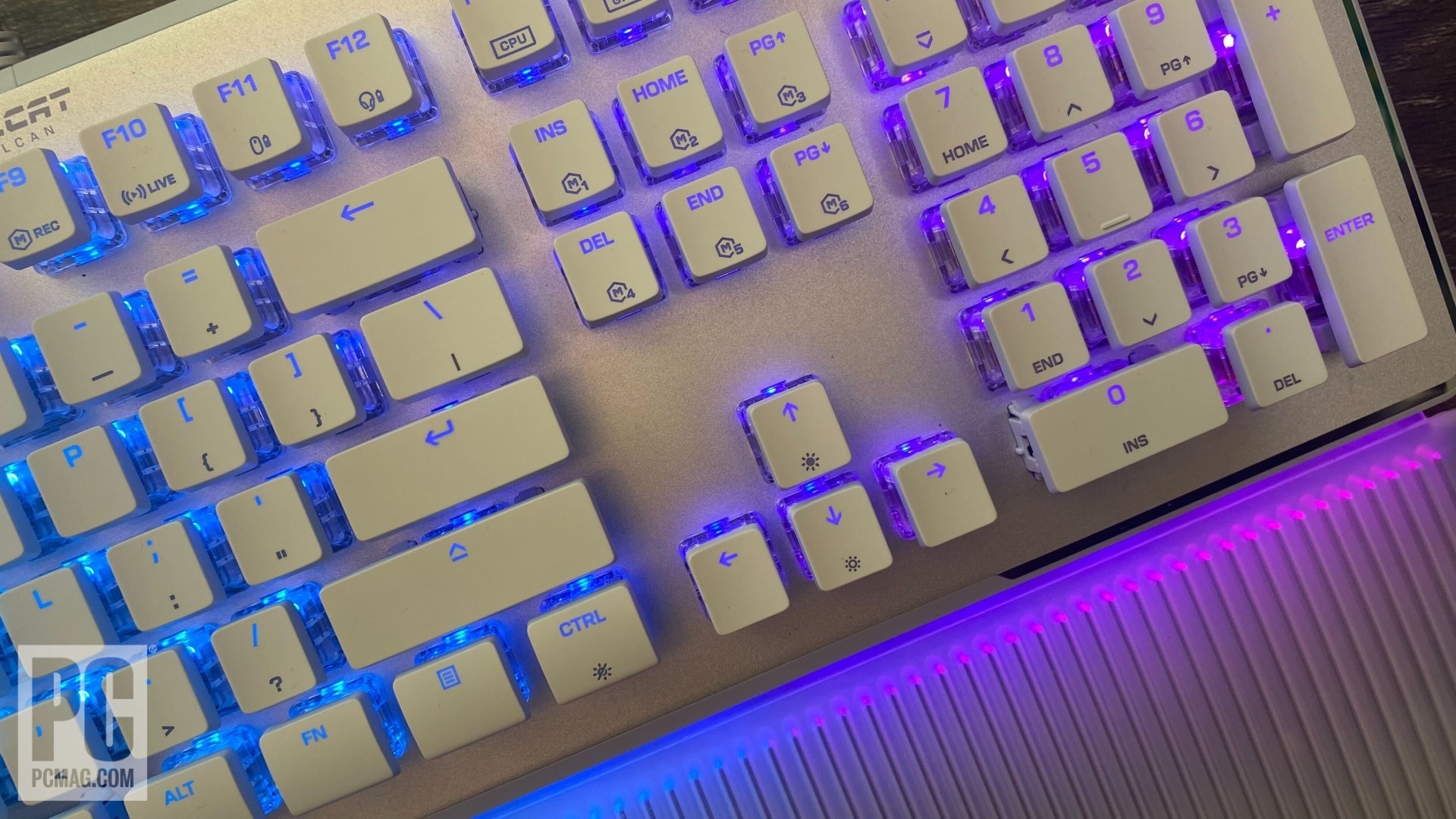 Roccat Vulcan II Max keyboard illumination