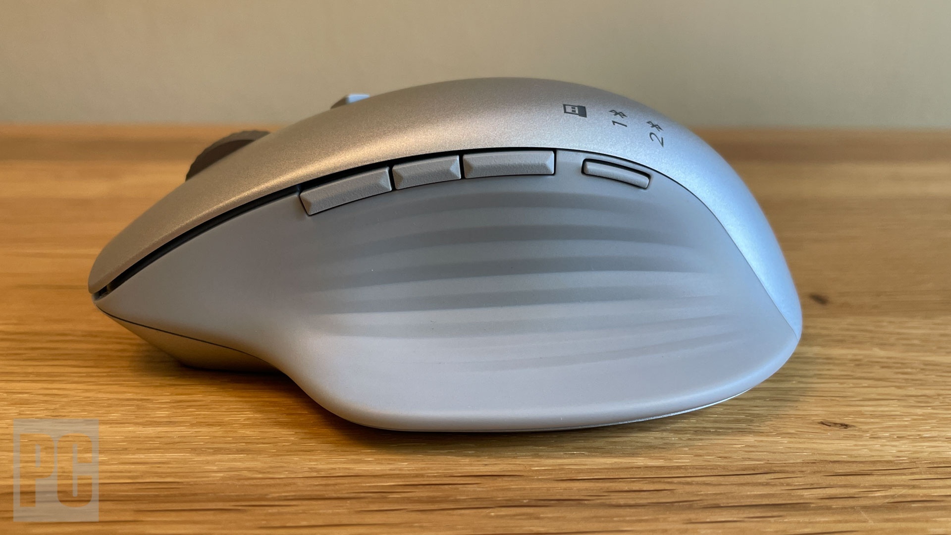 HP 930 Creator Wireless Mouse thumb side