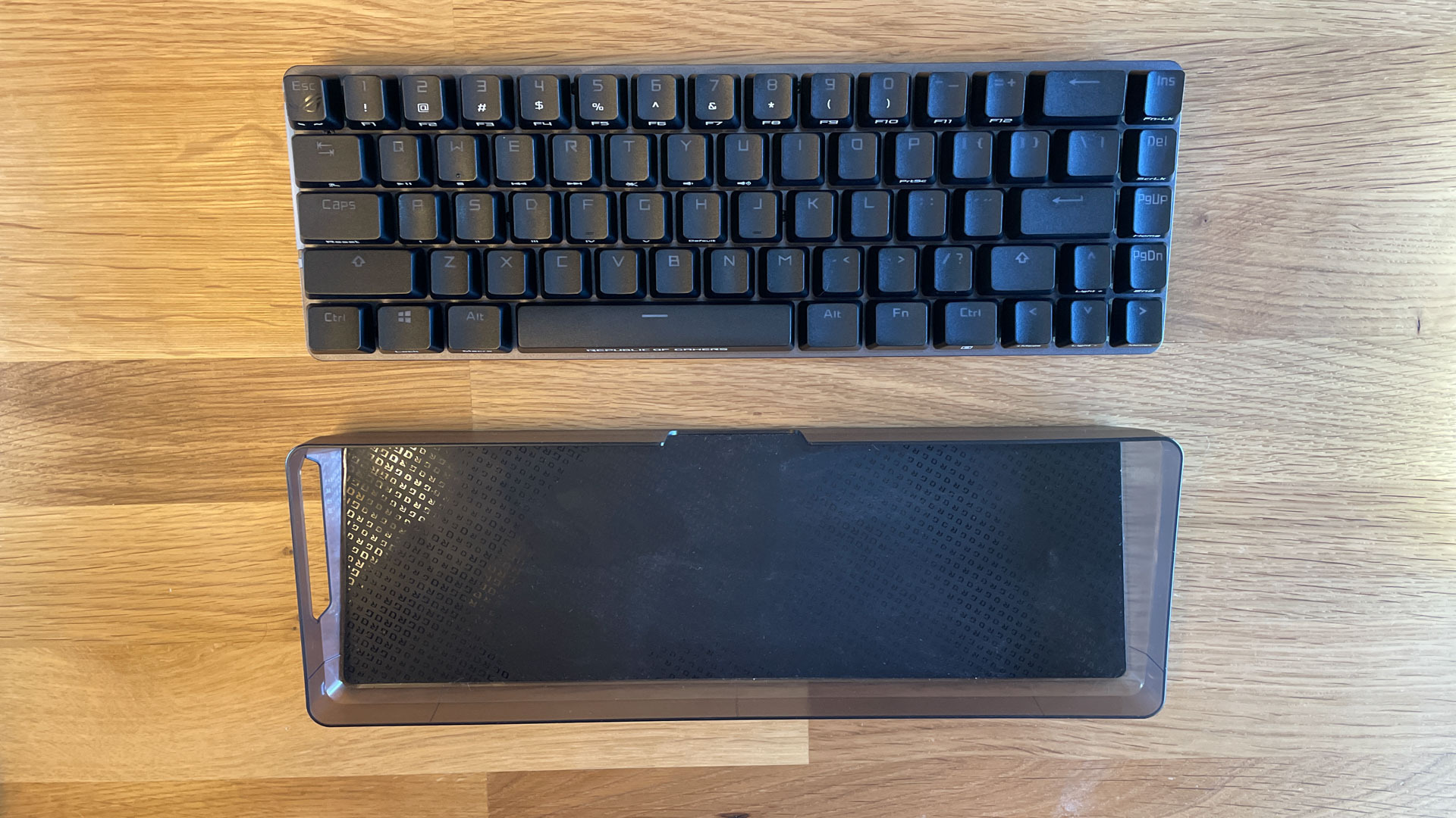 Asus ROG Falchion cover off