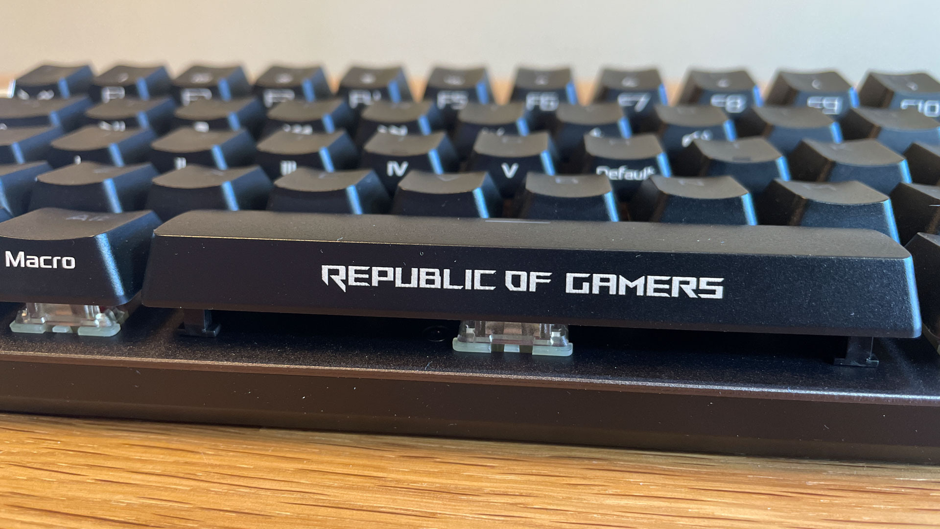 Asus ROG Falchion sidecaps