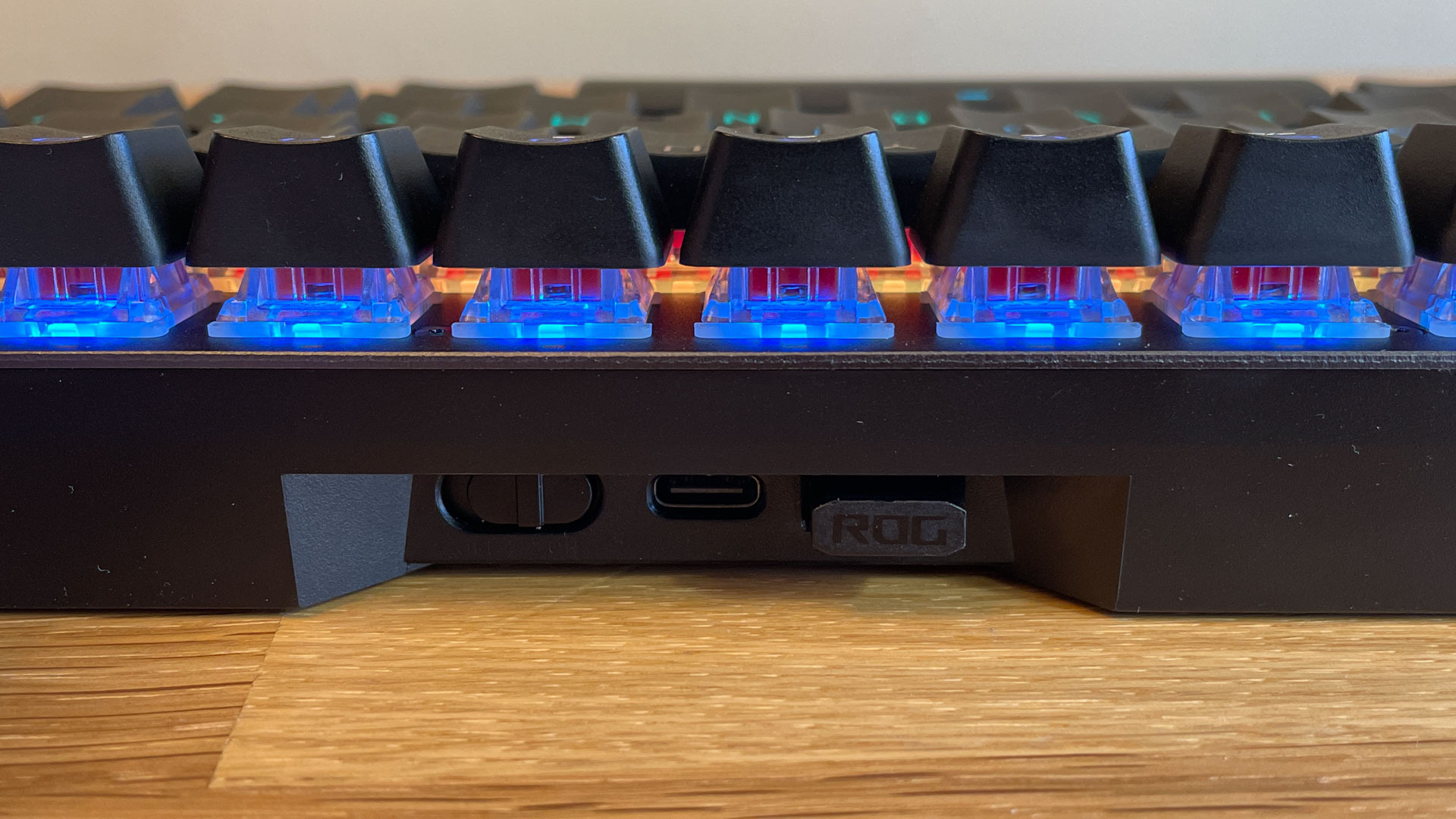 Asus ROG Falchion dongle storage