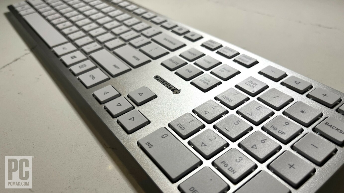 Low profile Cherry DW 9100 Slim keyboard keys