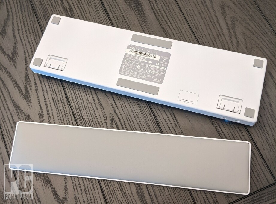 Razer Pro Type Ultra underside