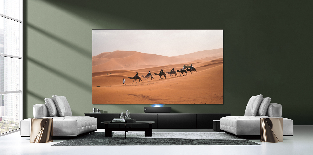 Hisense 100L5G-Cine100A projector with screen