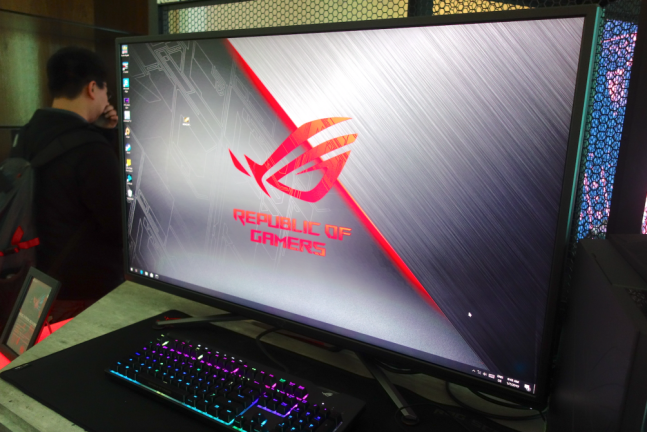 Asus Republic of Gamers Strix XG438Q