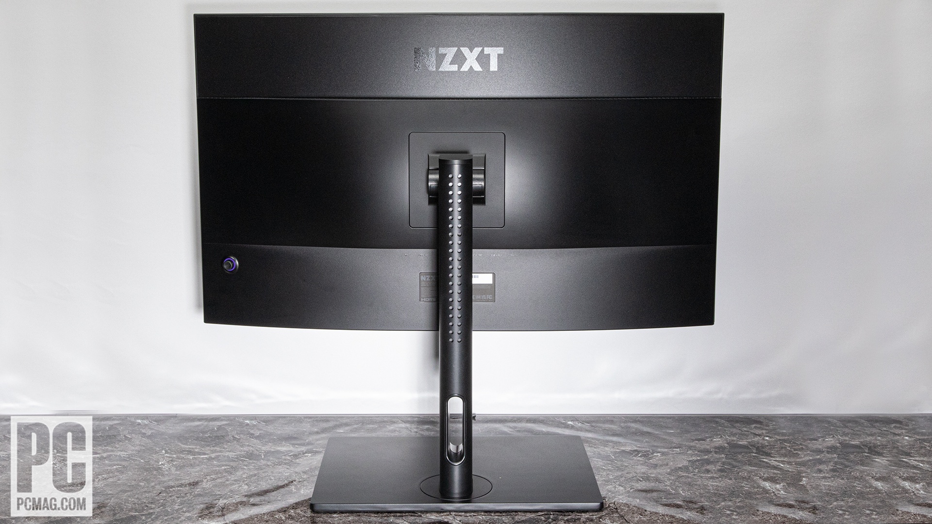 NZXT Canvas 32Q Curved rear view