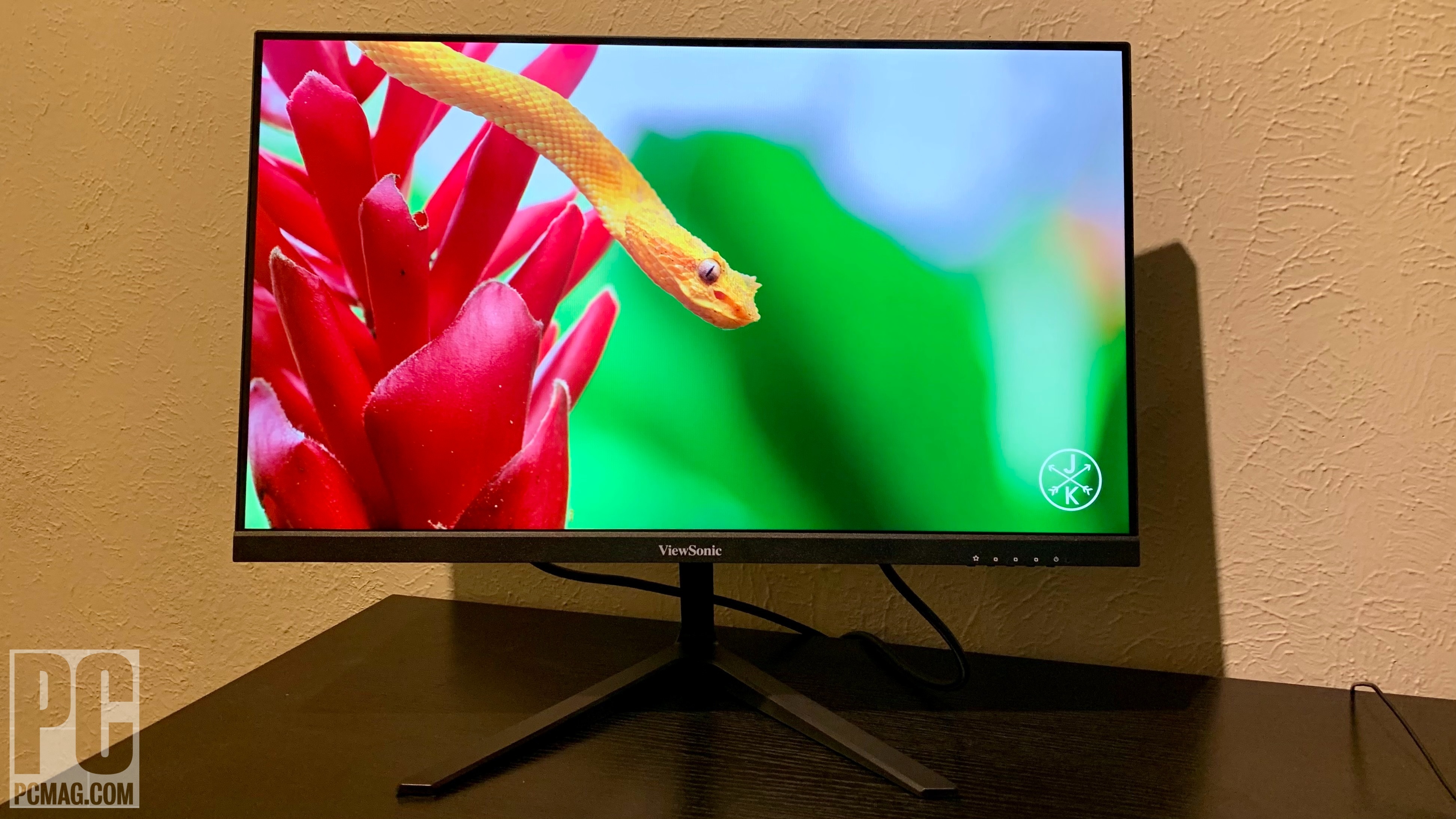 ViewSonic VX2418-p-mhd front closeup