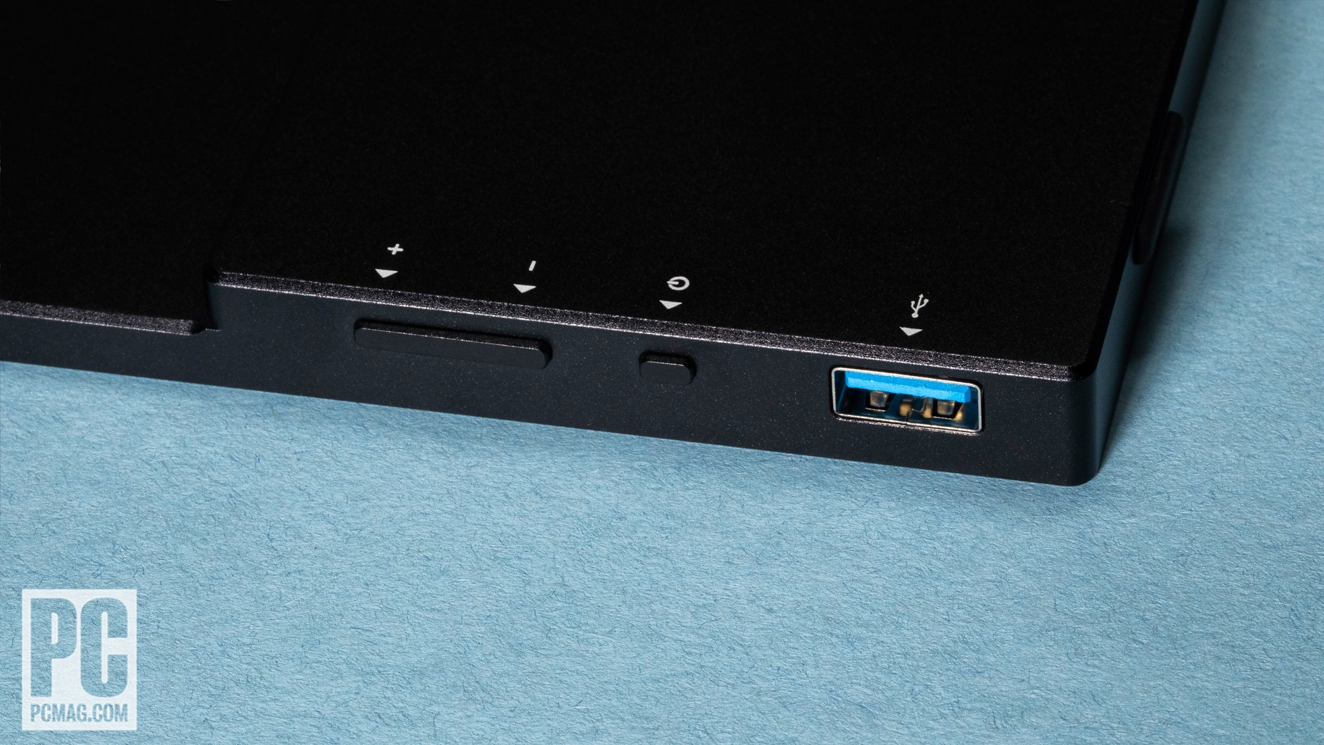 NexiGo 300MHz portable monitor right ports