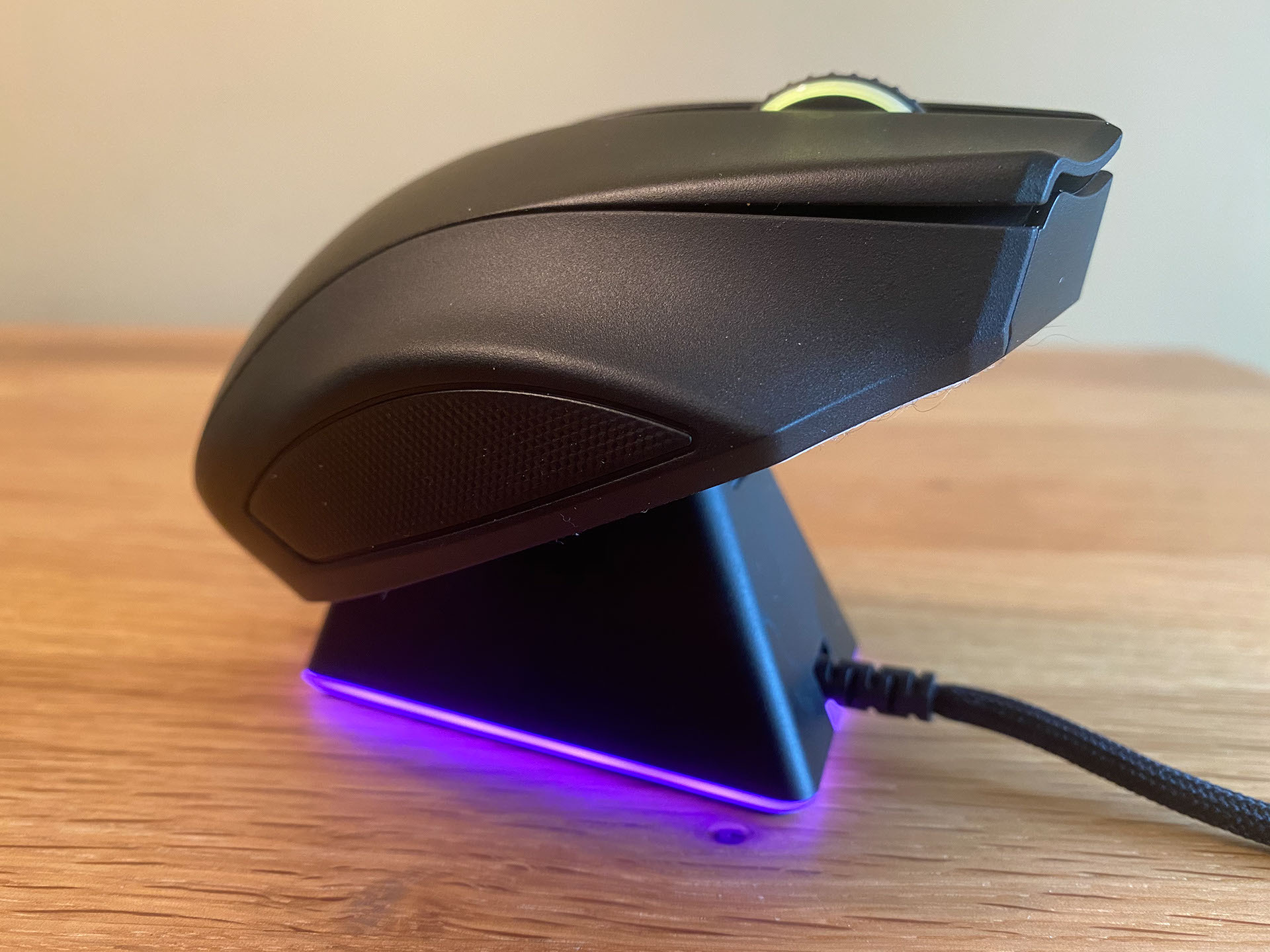 Razer Naga Pro Wireless Gaming Mouse dock