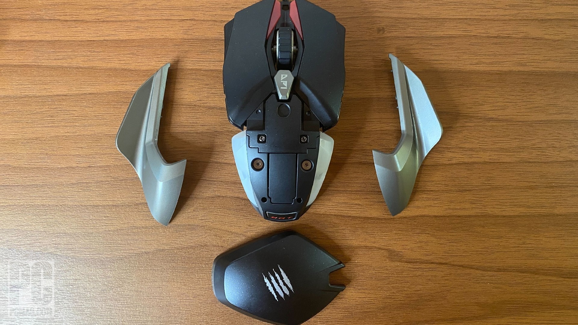Mad Catz BAT 6+ mouse with attachments