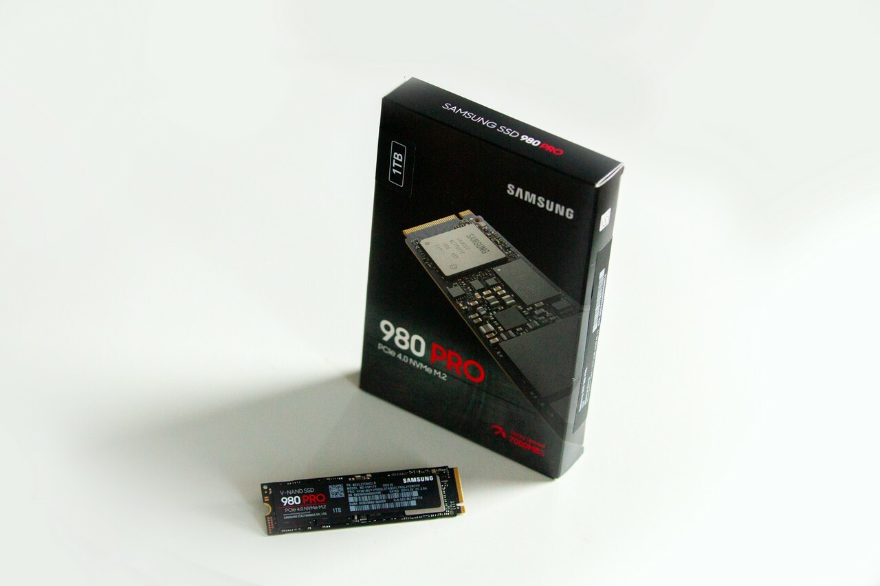 Samsung SSD 980 Pro (SSD and Box)