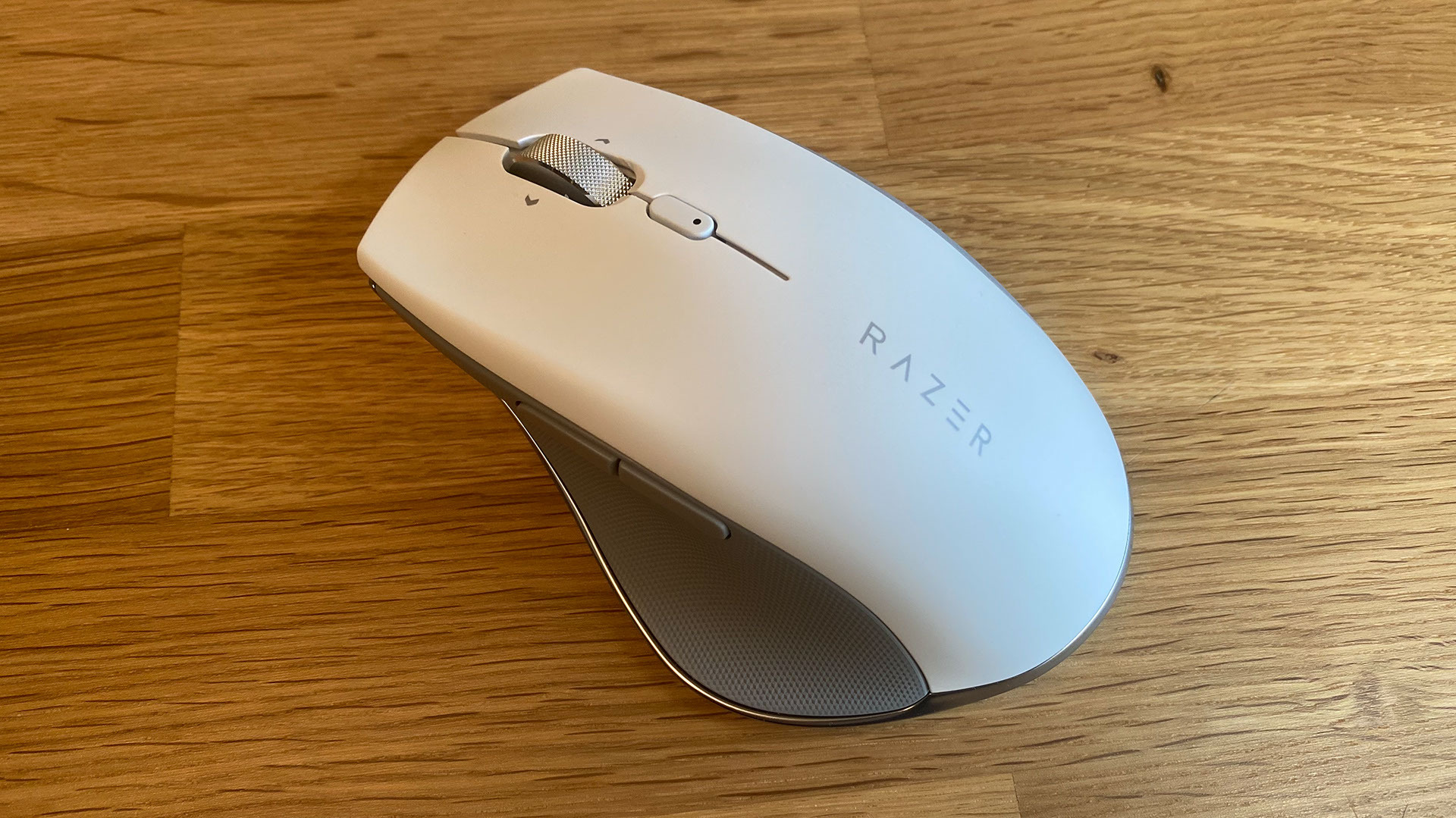 Razer Pro Click Wireless Mouse left angle