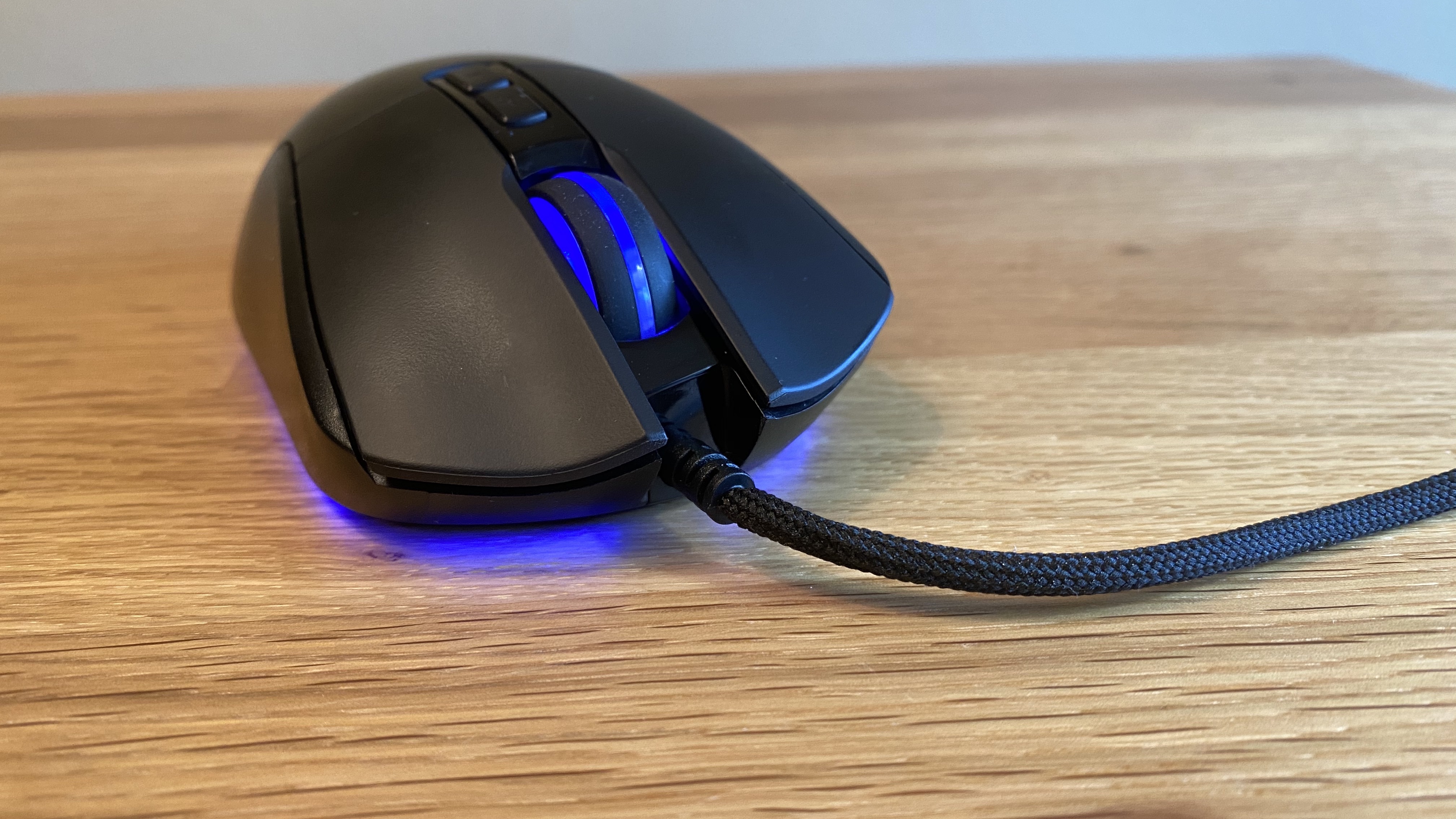 Dream Machines DM4 Evo Gaming Mouse front