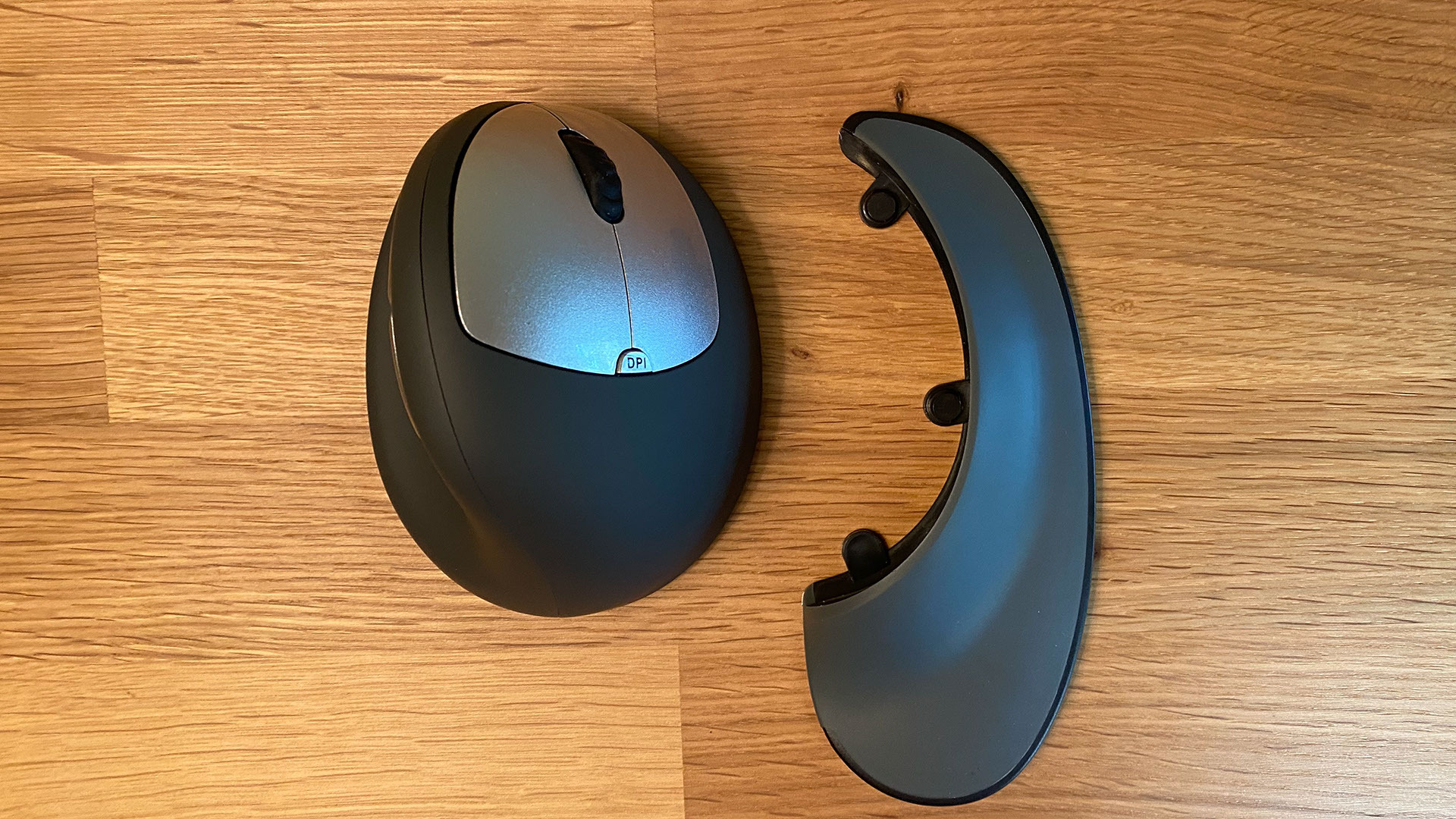 Goldtouch Semi-Vertical Wireless Mouse rest detached