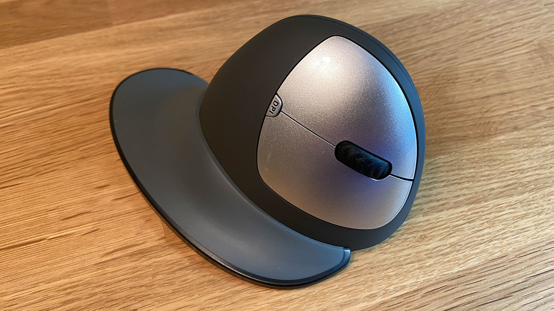 Goldtouch Semi-Vertical Wireless Mouse front with rest