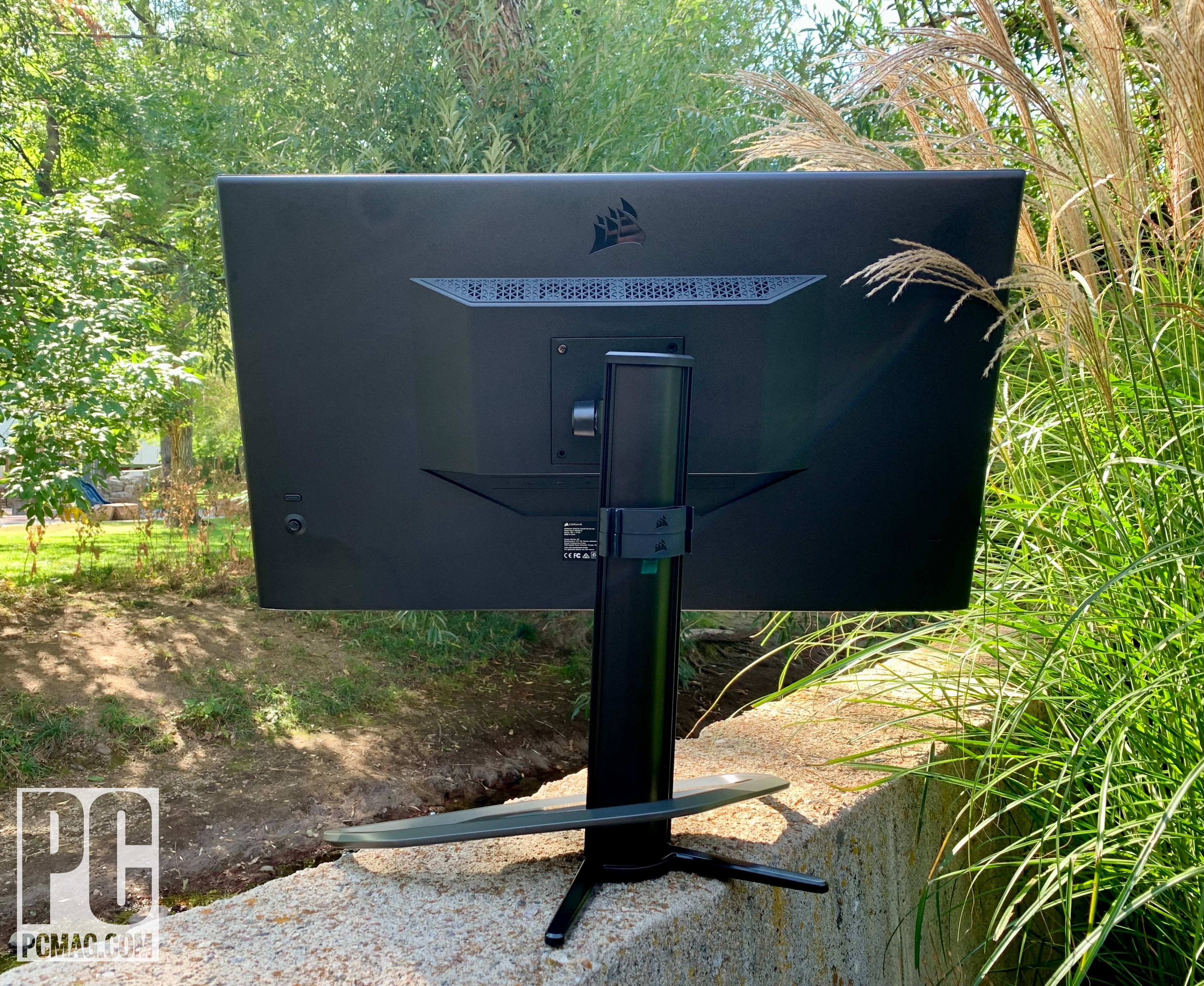 Corsair Xeneon 32QHD165 rear view