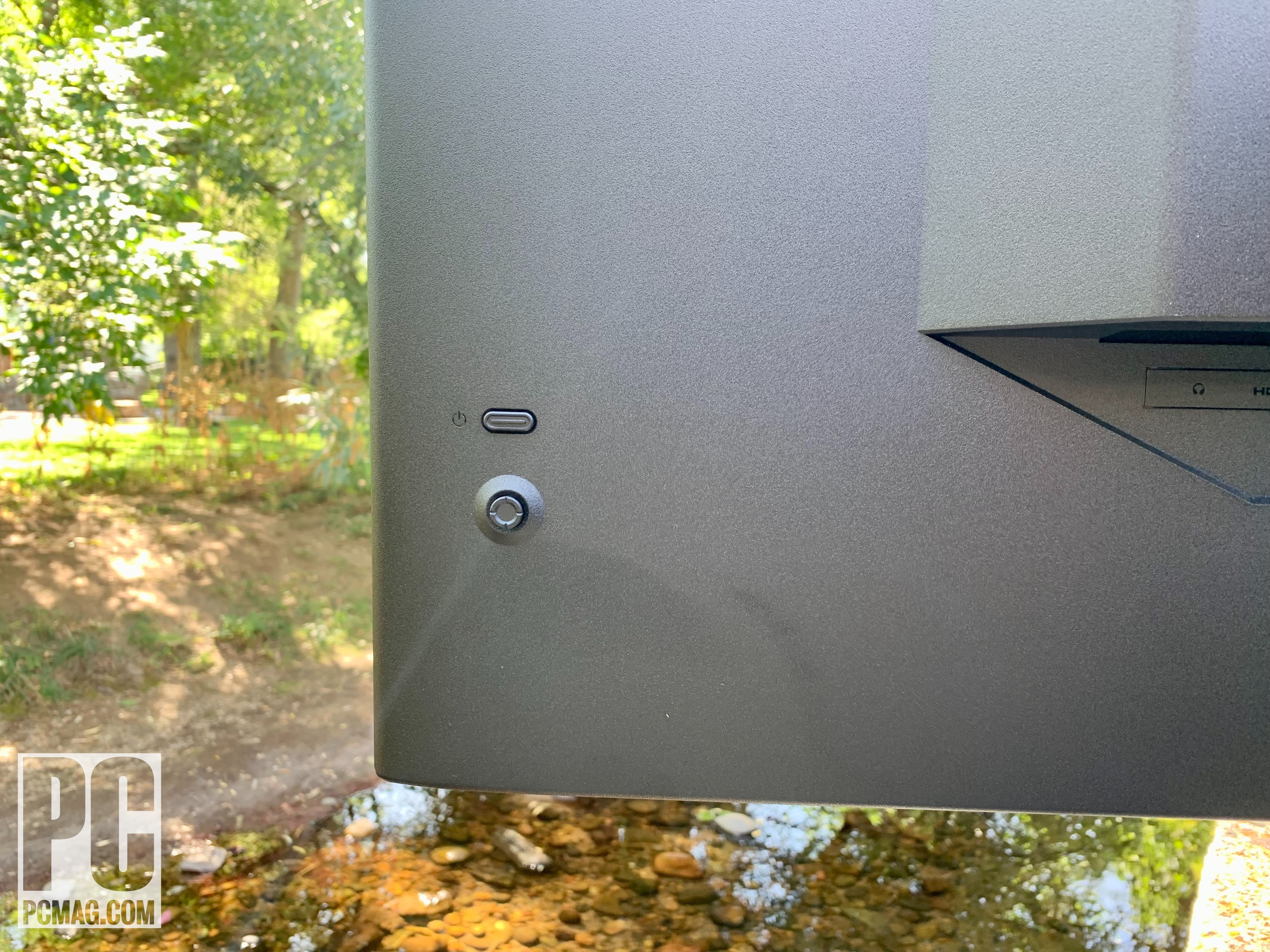 Corsair Xeneon 32QHD165 rear controls