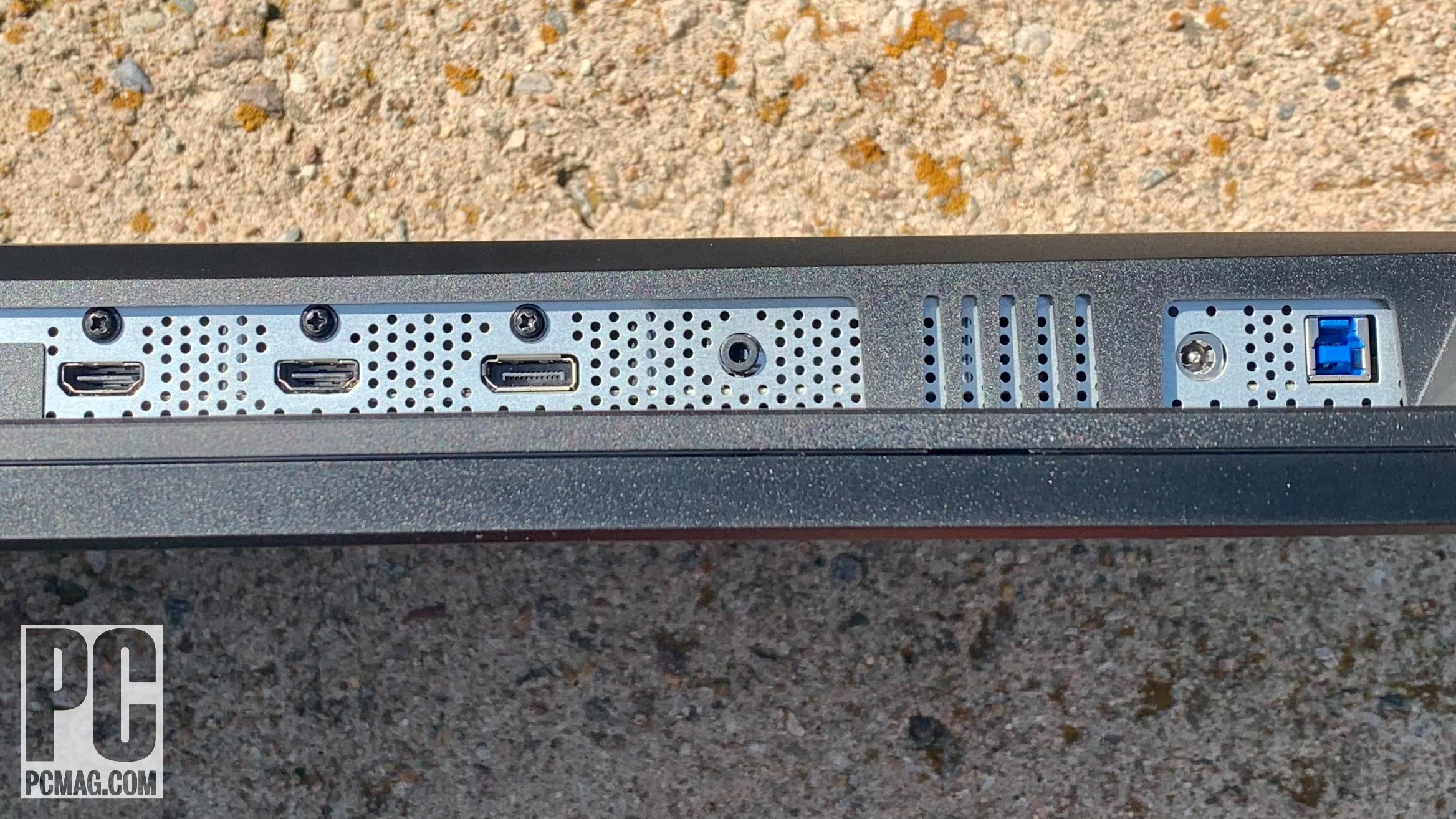 MSI Oculux NXG253R ports