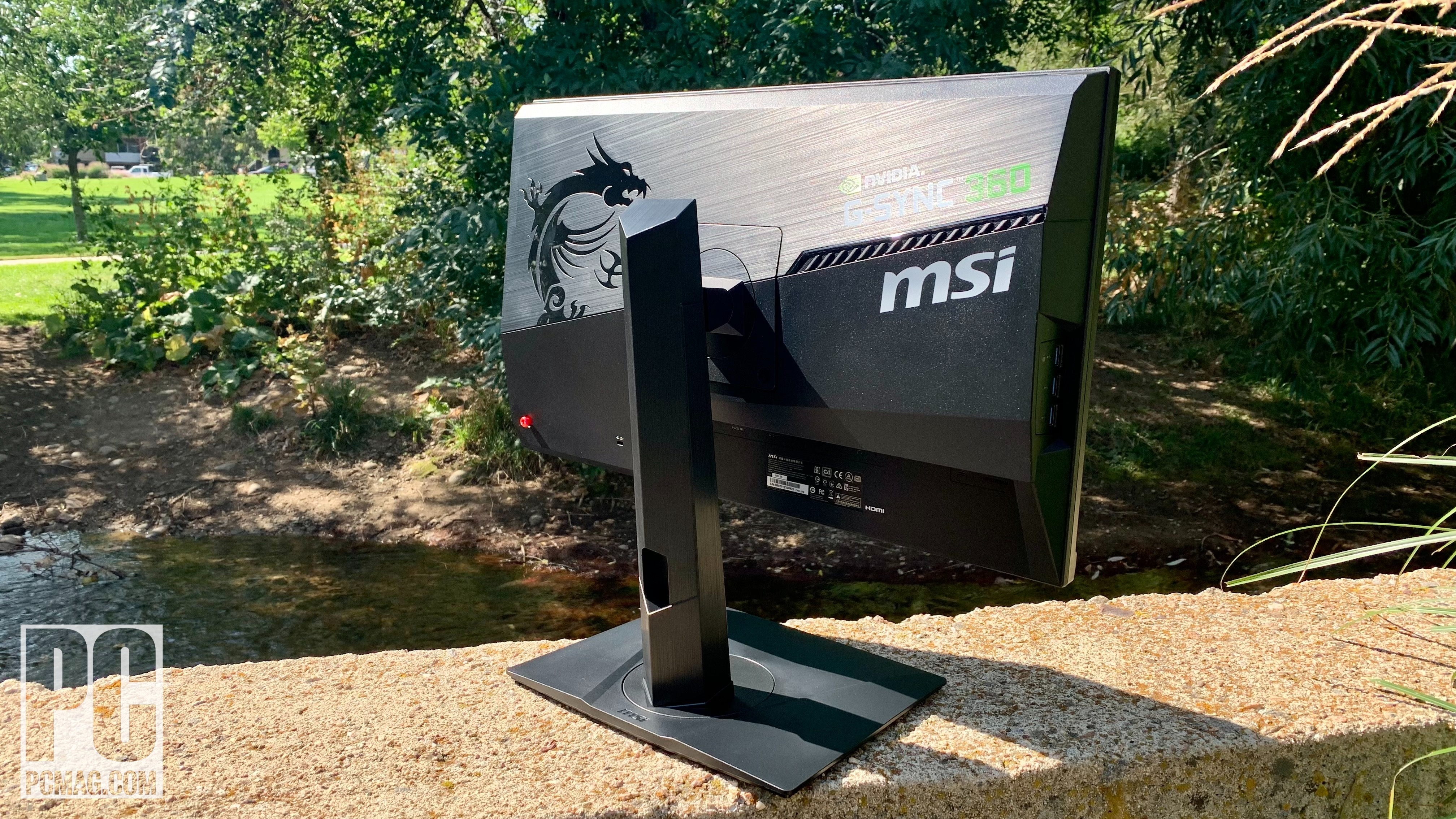 MSI Oculux NXG253R left rear