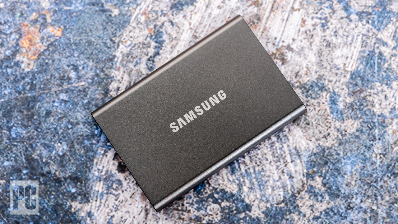 Samsung Portable SSD T7 diagonal view