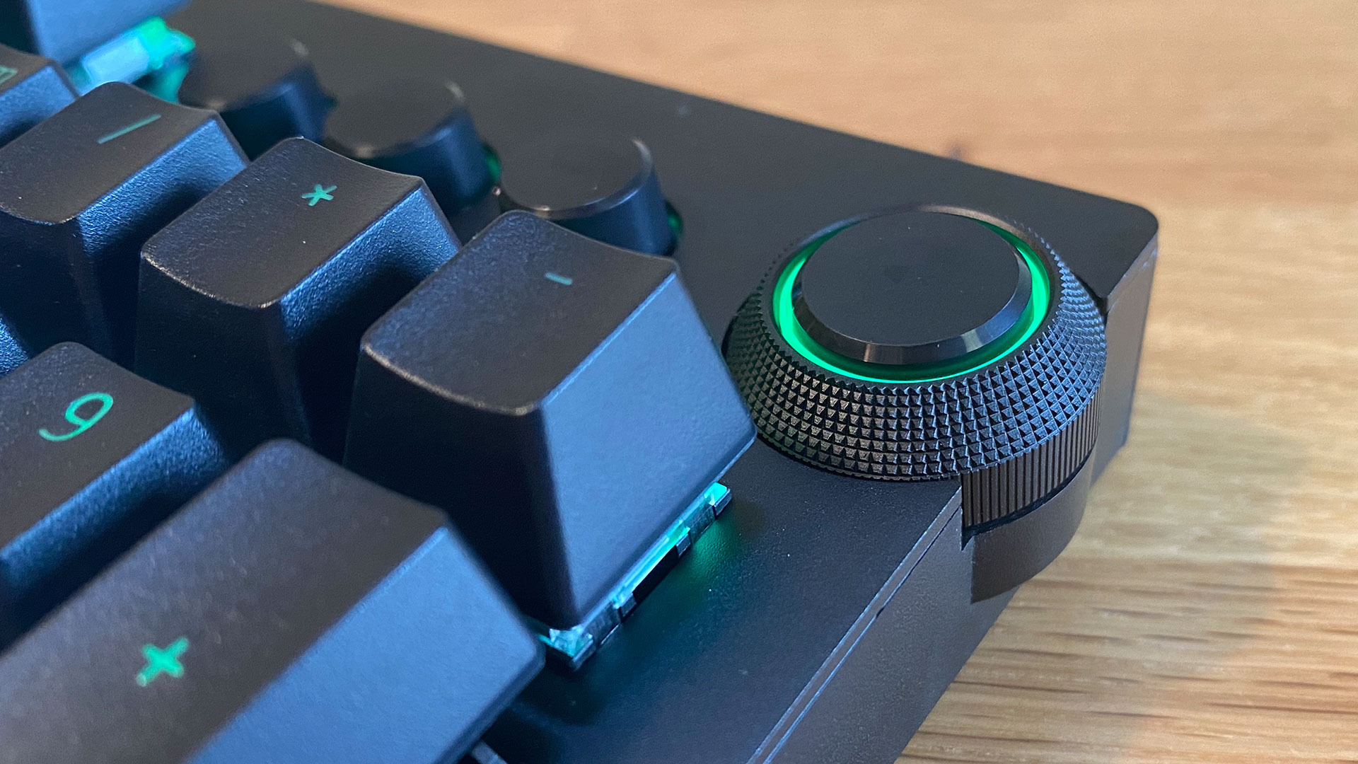 BlackWidow V3 Pro volume wheel