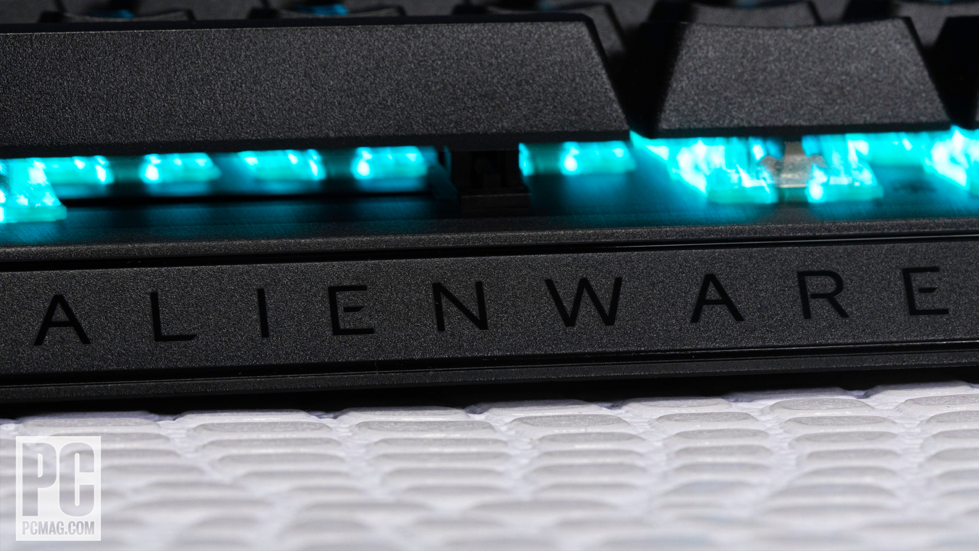 Alienware AW420K logo