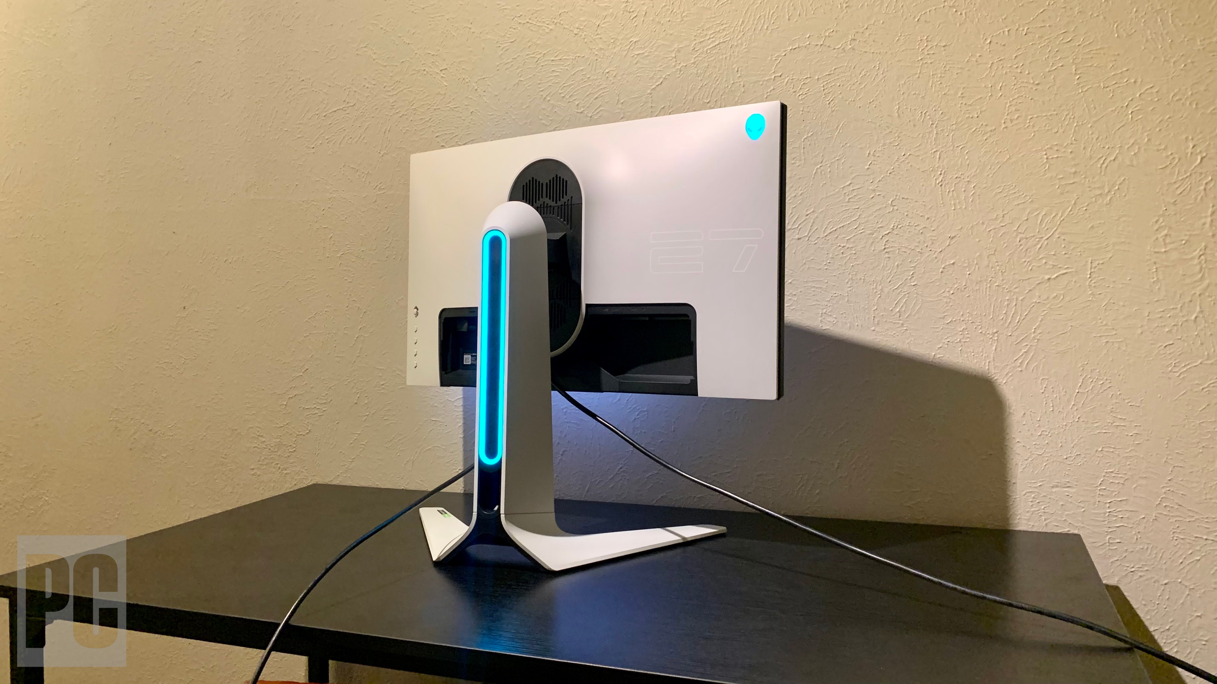 Alienware AW2721D stand LED