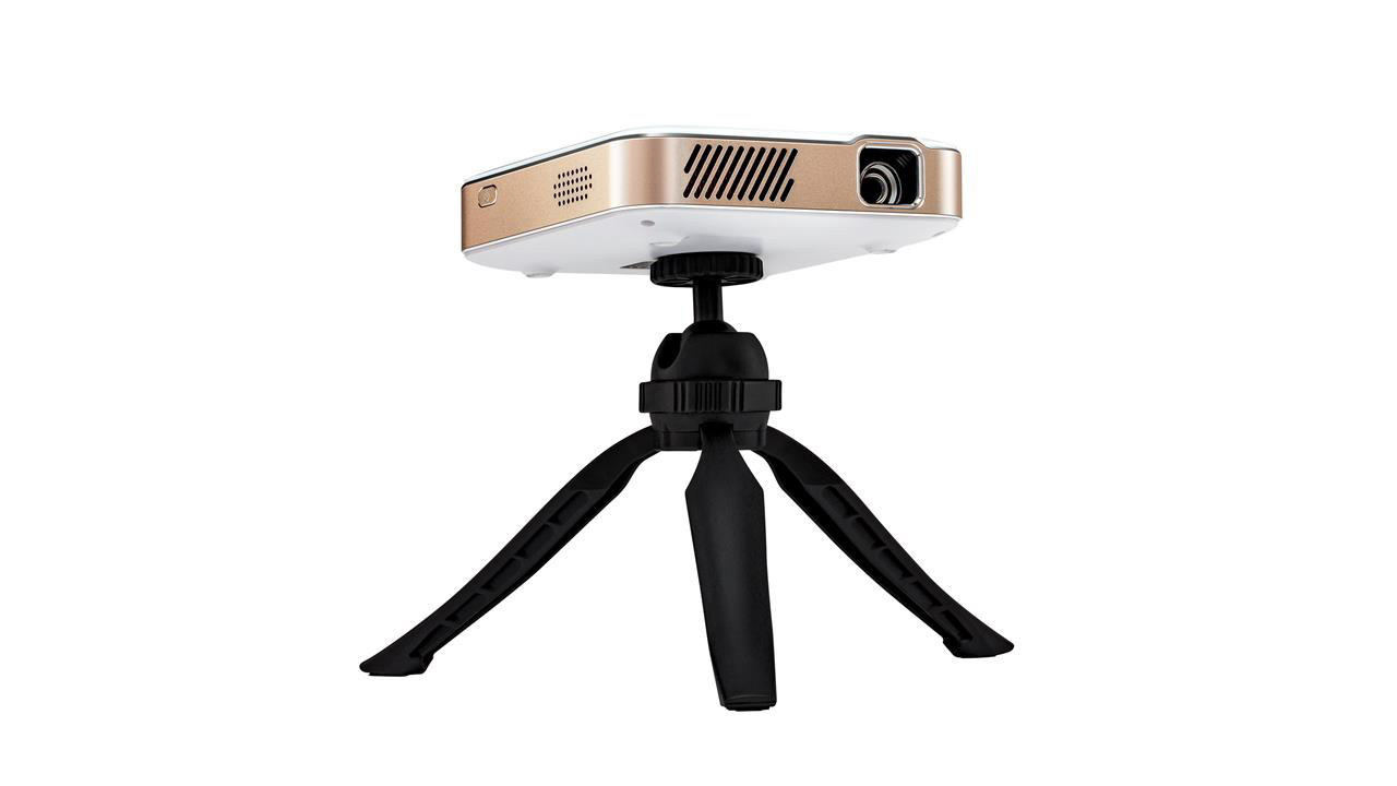 Kodak Luma 450 projector (on tripod)