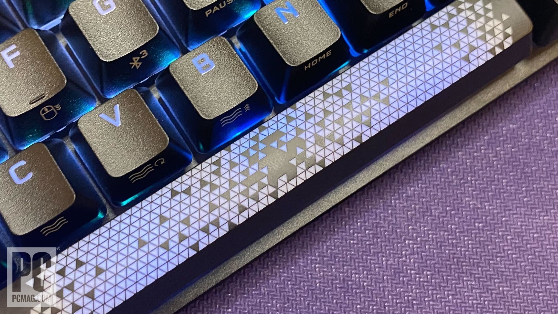 Corsair K70 RGB Pro Mini Wireless space bar