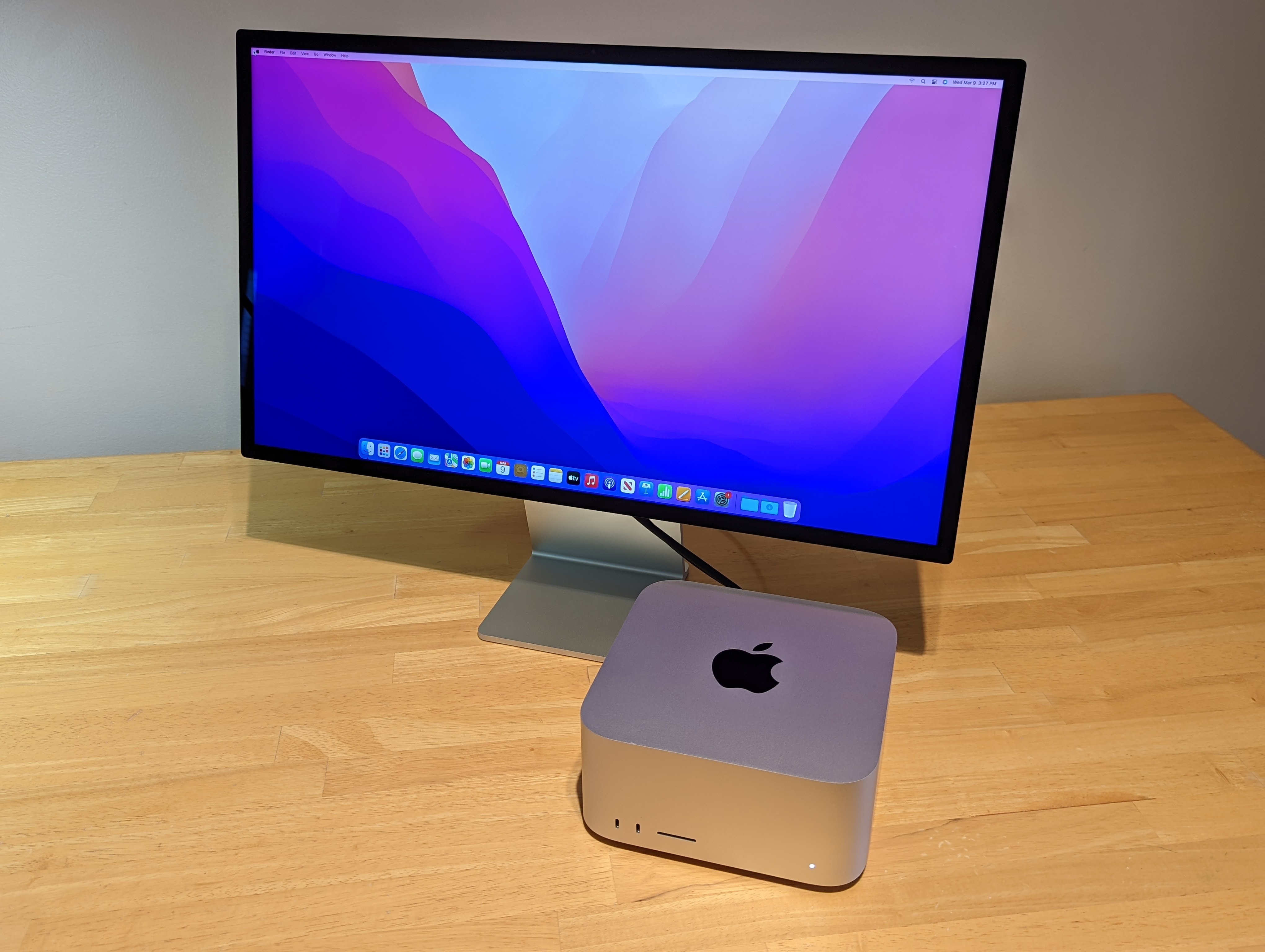 Apple Studio Display color 1