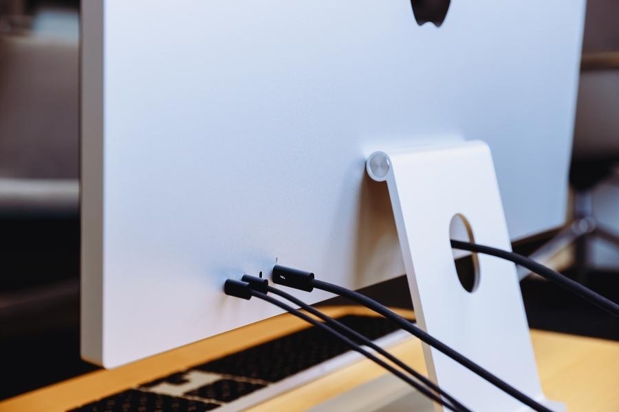 Apple Studio Display ports back