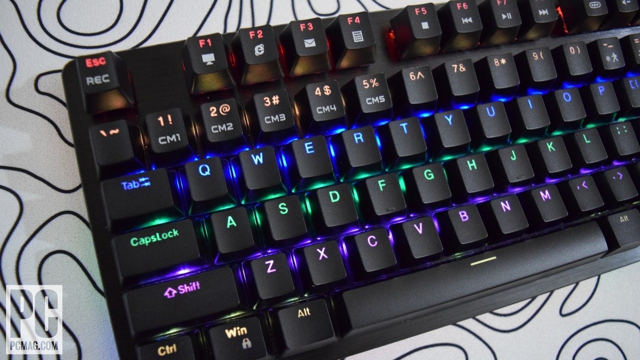 IOGear Kaliber Gaming Hver Stealth Keyboard left half