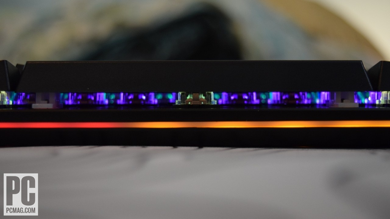 IOGear Kaliber Gaming Hver Stealth Keyboard edge view