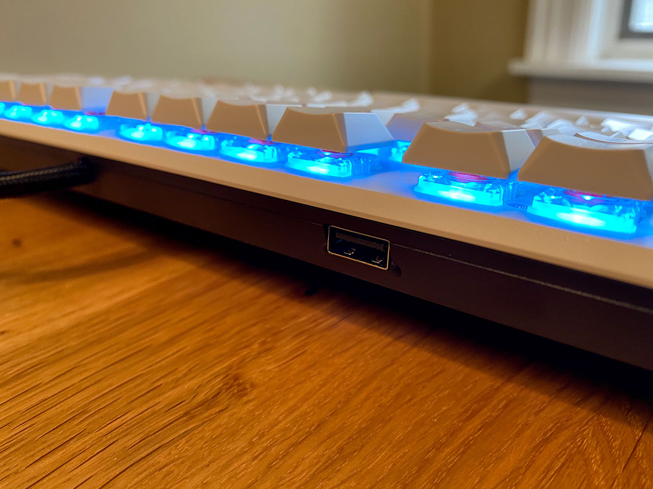 Alienware AW510K Low-Profile Keyboard USB pass-through