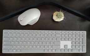 Microsoft Modern Keyboard with Fingerprint ID