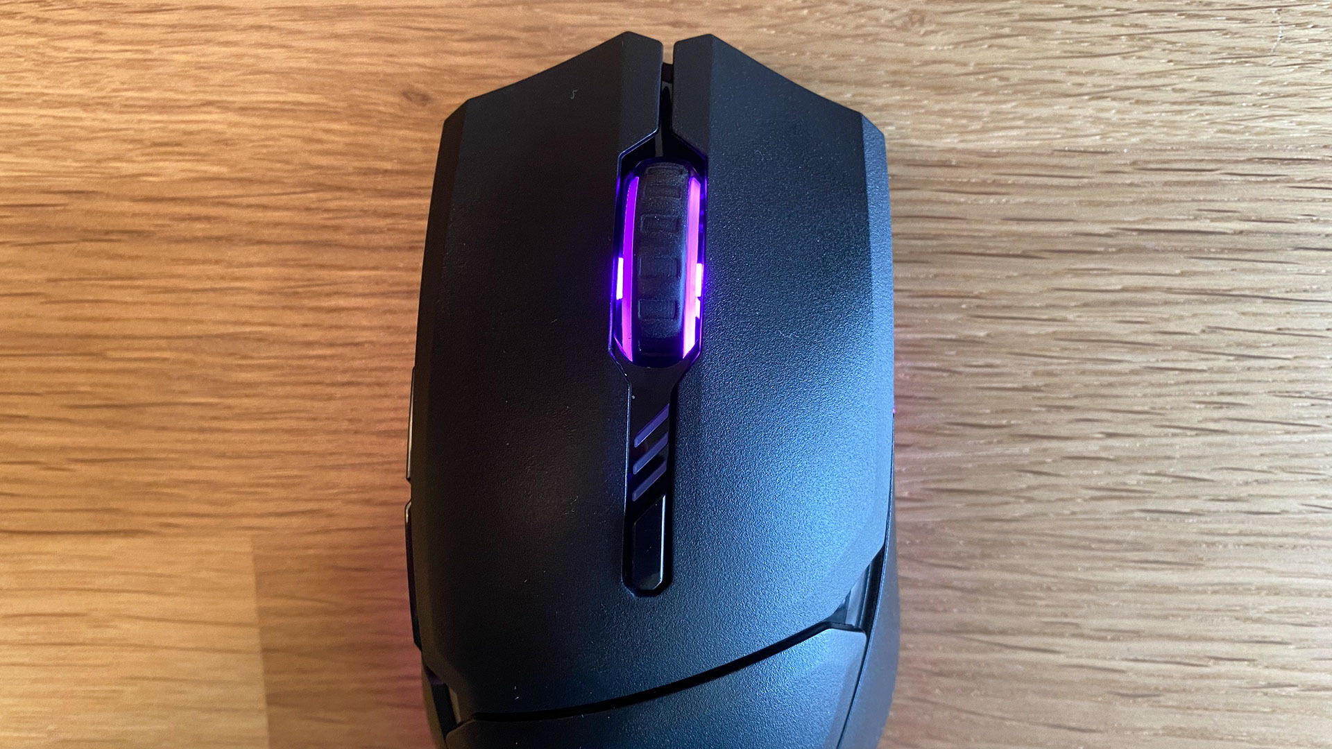 Cooler Master MM831 top buttons
