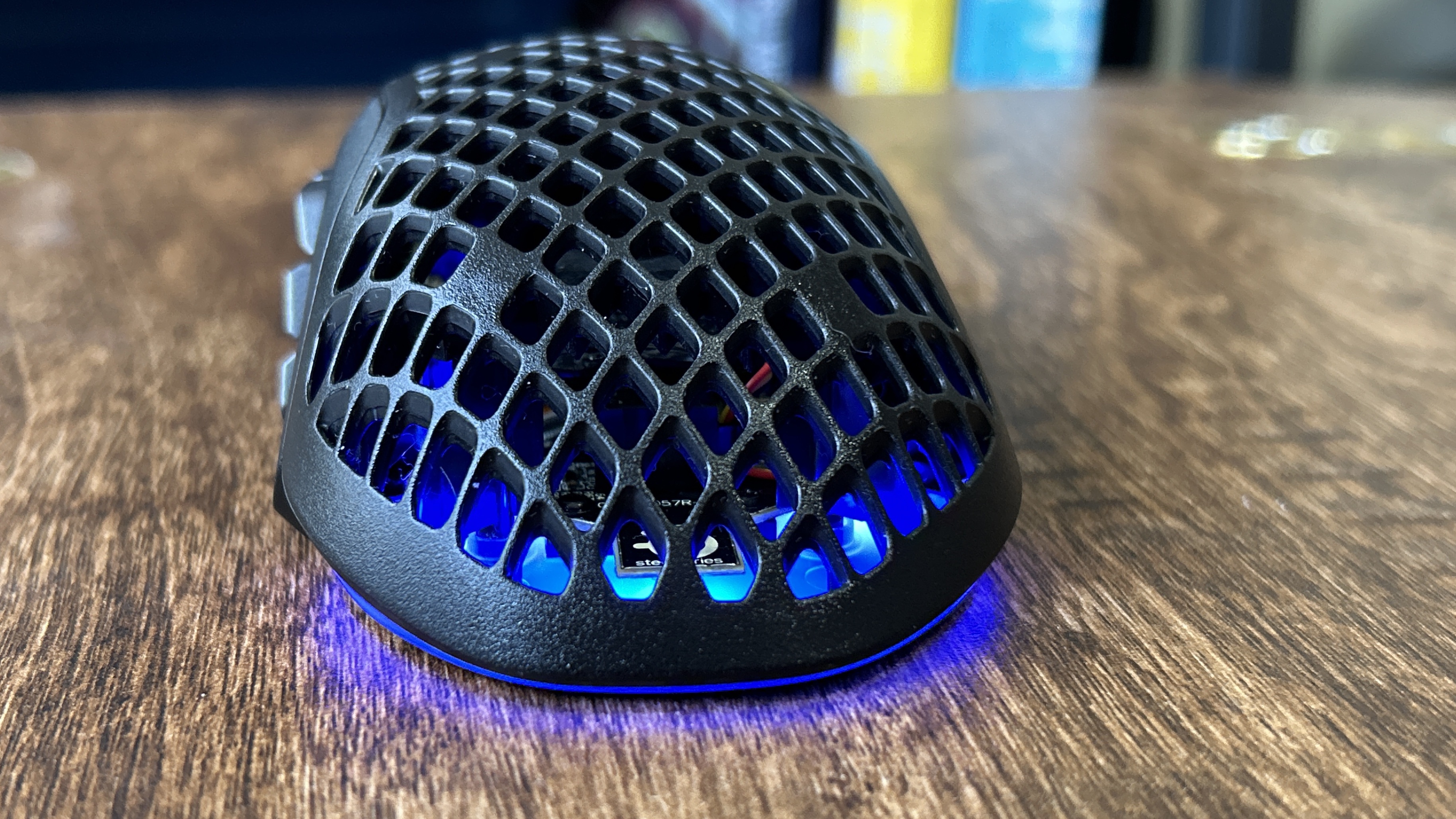 SteelSeries Aerox 9 Wireless honeycomb pattern