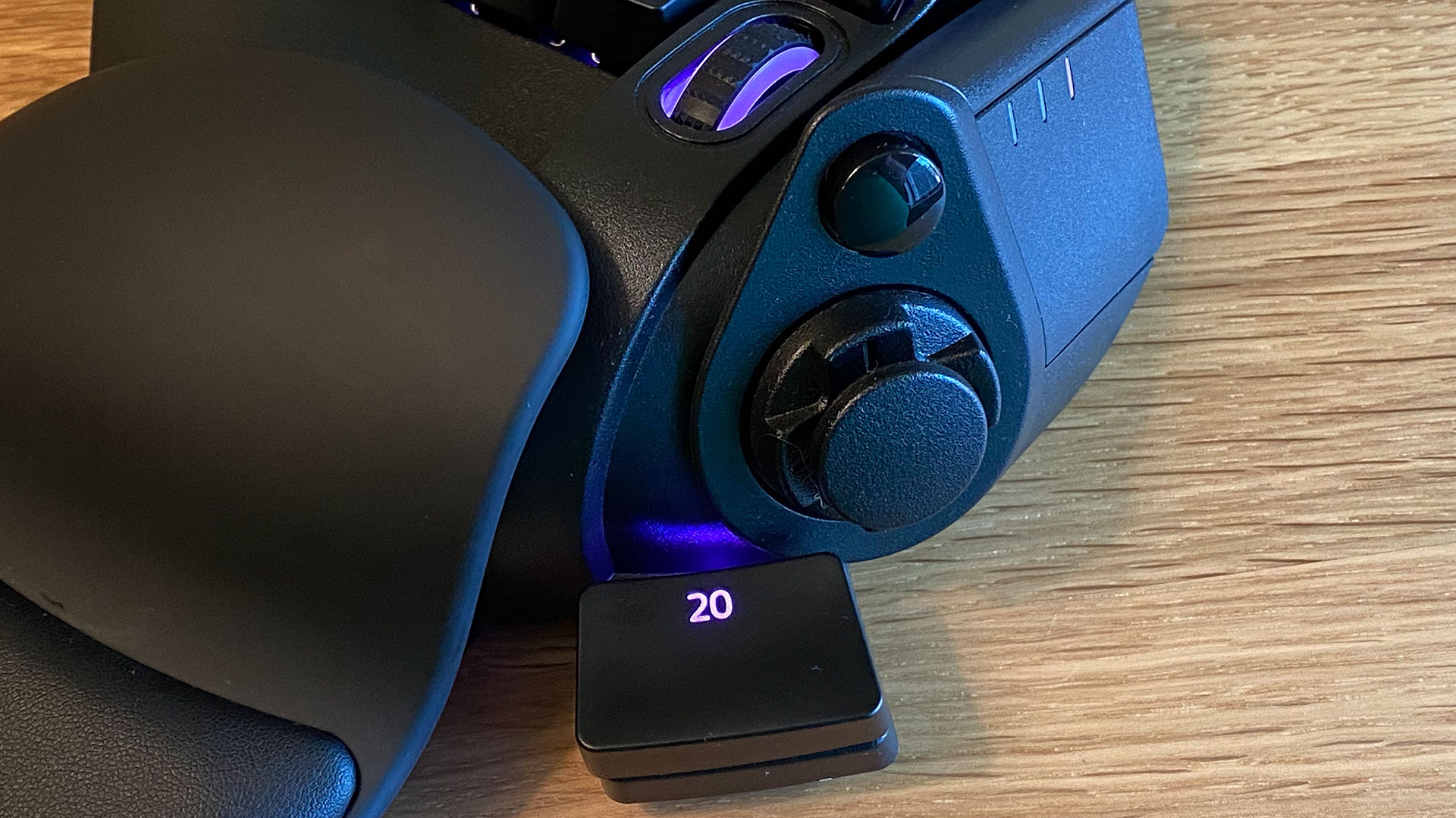 Razer Tartarus Pro Gaming Keypad thumb gear