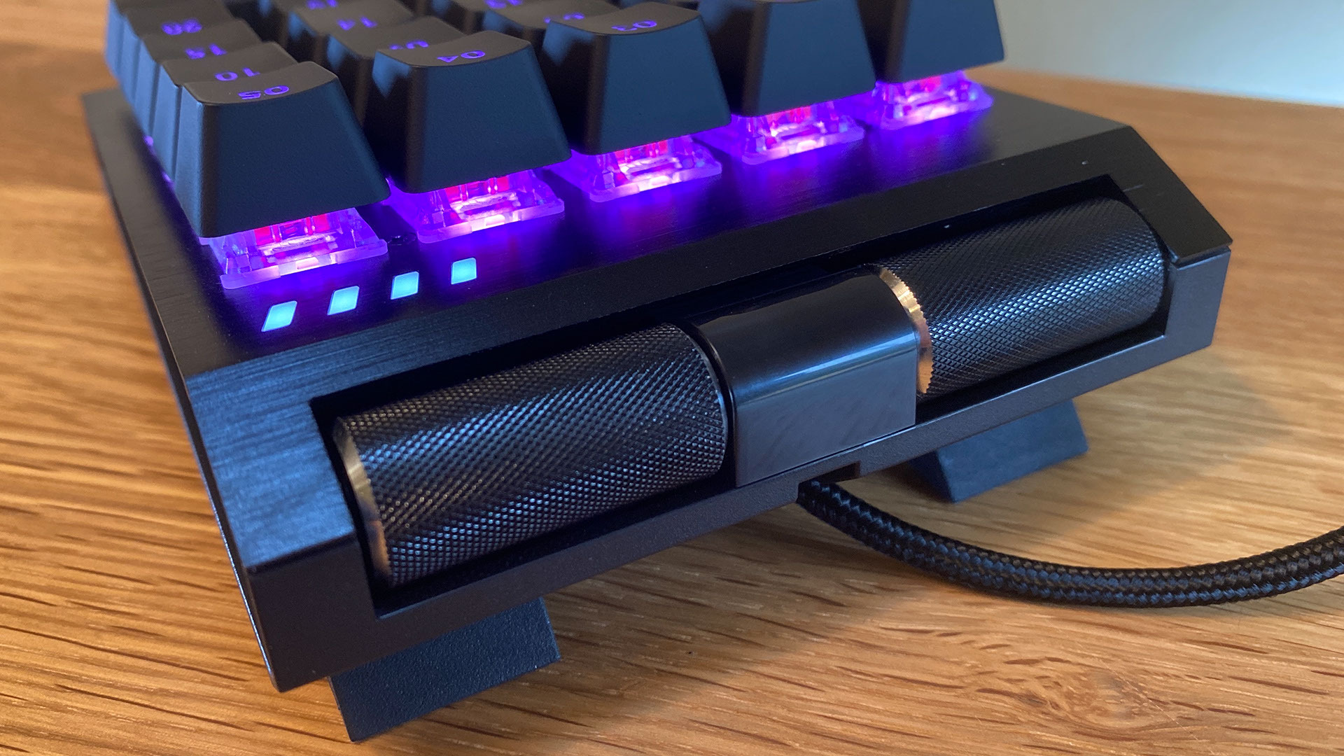 Cooler Master ControlPad Mechanical Keypad wheels