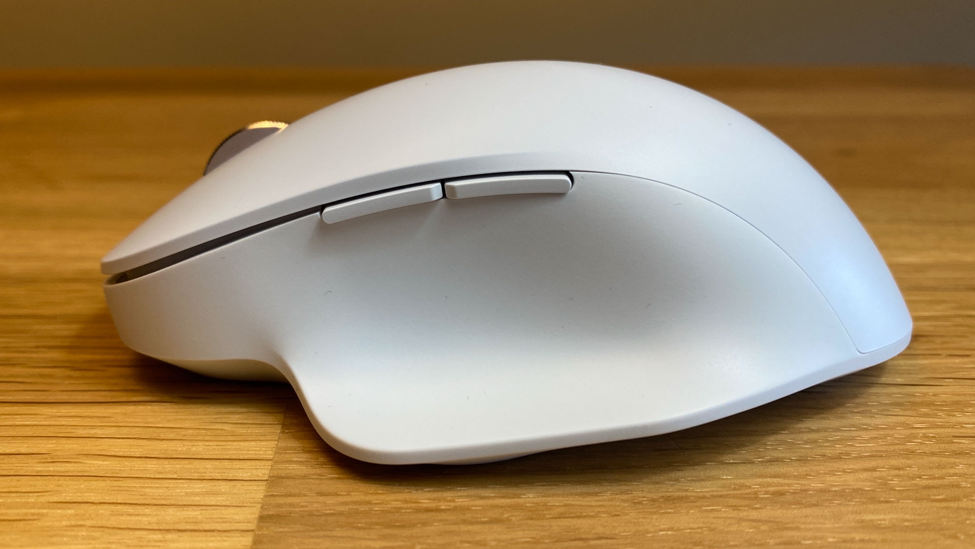 Microsoft Bluetooth Ergonomic Wireless Mouse thumb size