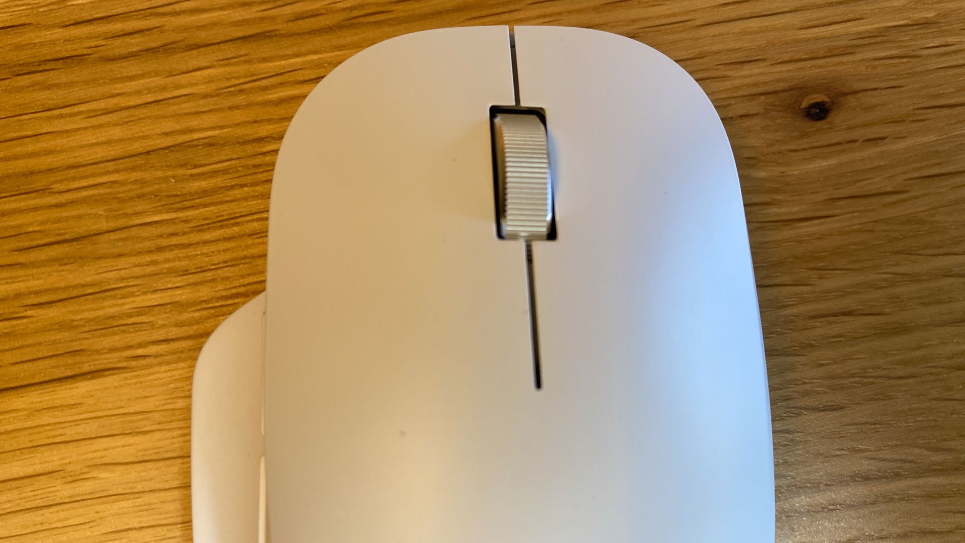 Microsoft Bluetooth Ergonomic Wireless Mouse top buttons